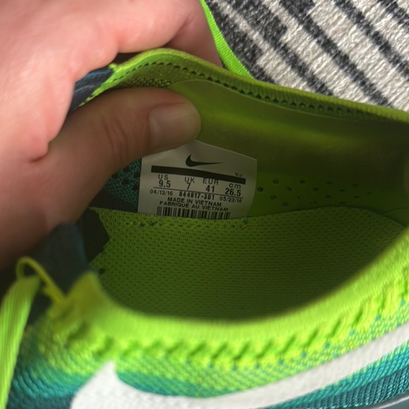 Nike Green and Blue Athletic Running Shoes - Picture 9 of 9